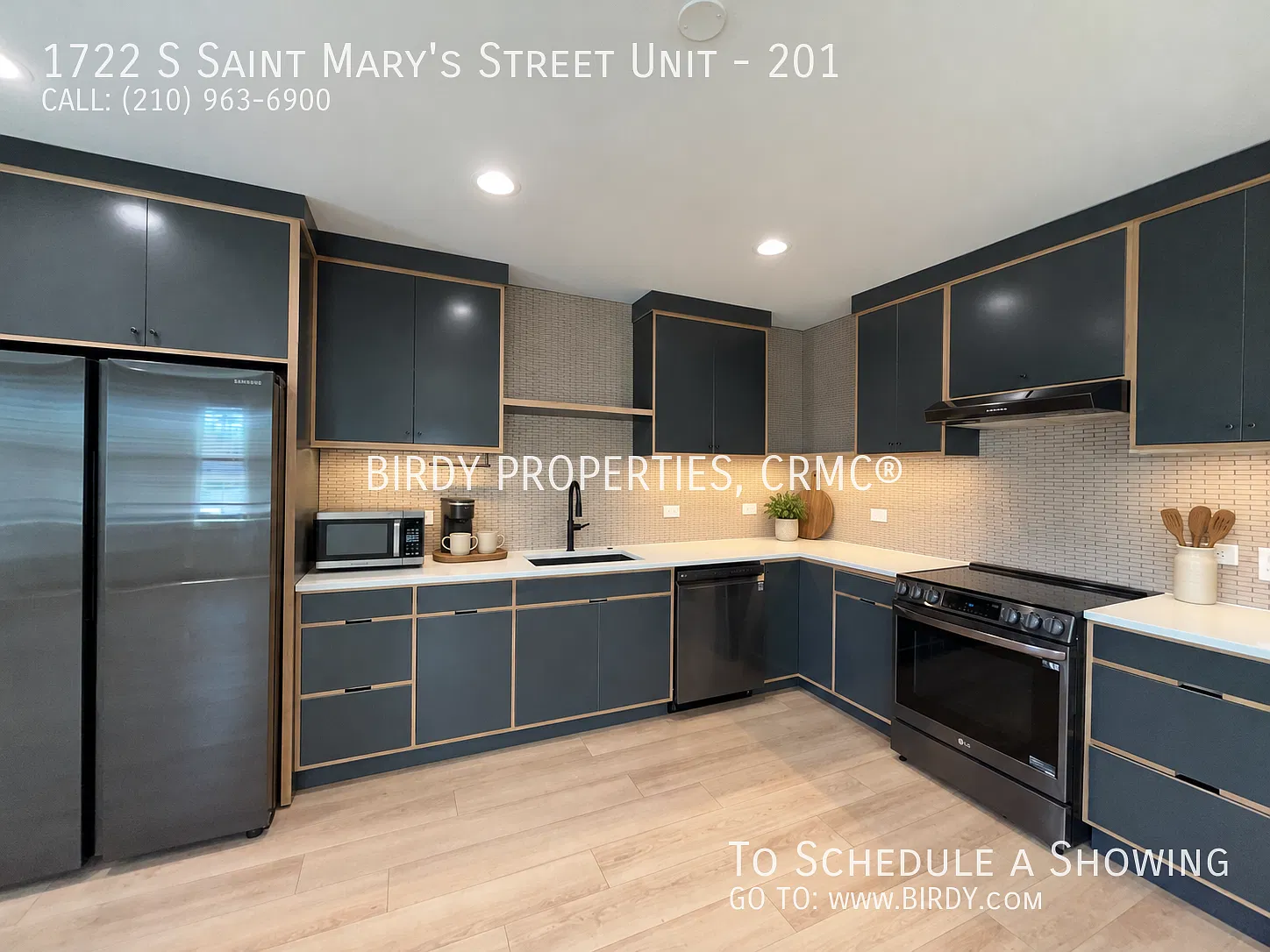 "Charming Urban Retreat: Cozy 1-Bedroom Duplex with Spacious 880 Sq Ft Living Space in San Antonio!" — Photo 3
