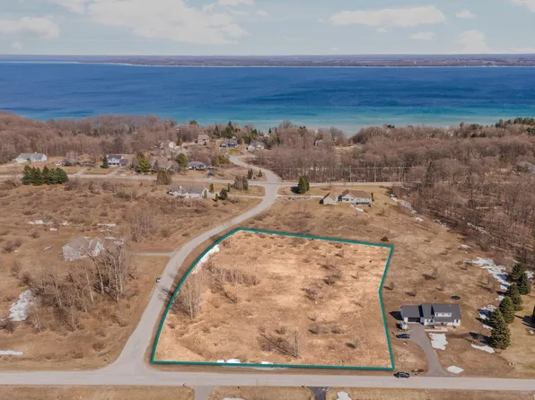 11936 E Blossom Ln, Suttons Bay, MI 49682