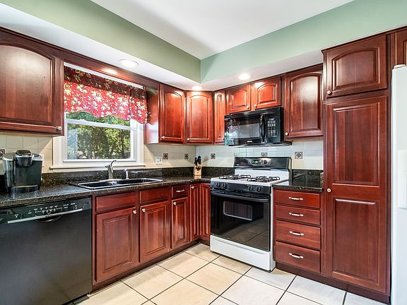 3rd image of 1026 Willow Ln