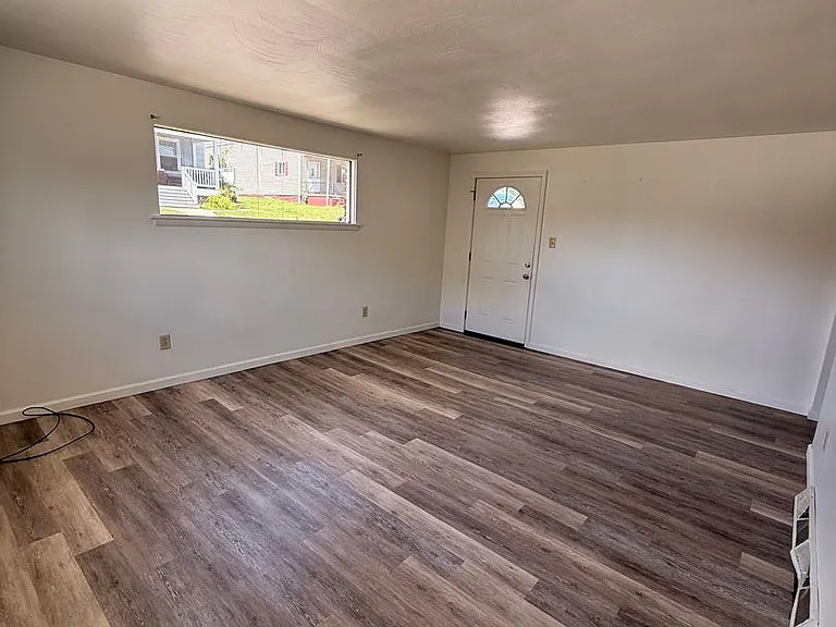 700 E 9th Ave — Photo 2