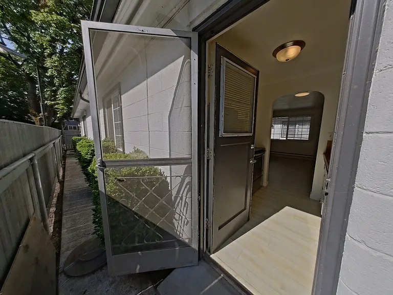 325 W 12th Ave — Photo 3