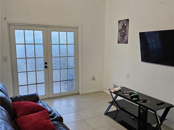 miami-florida-447799574 picture