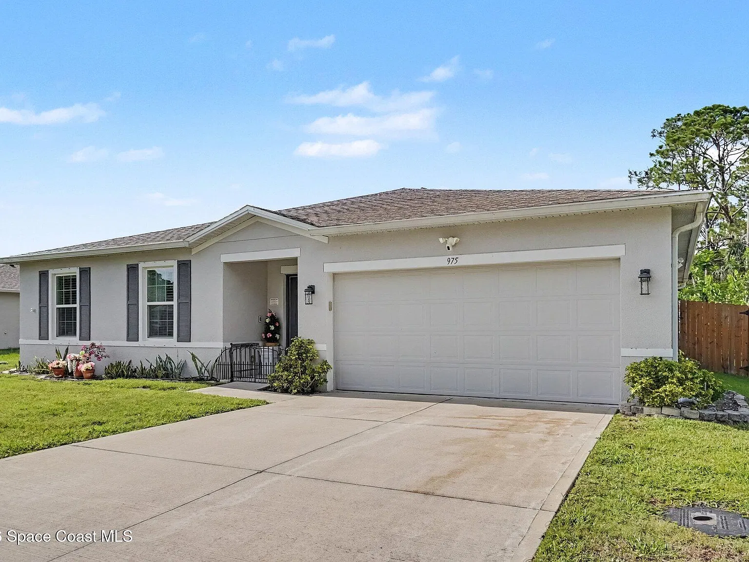 4 bed, 2.0 bath, 1845 sqft, $2,400 — Photo 3