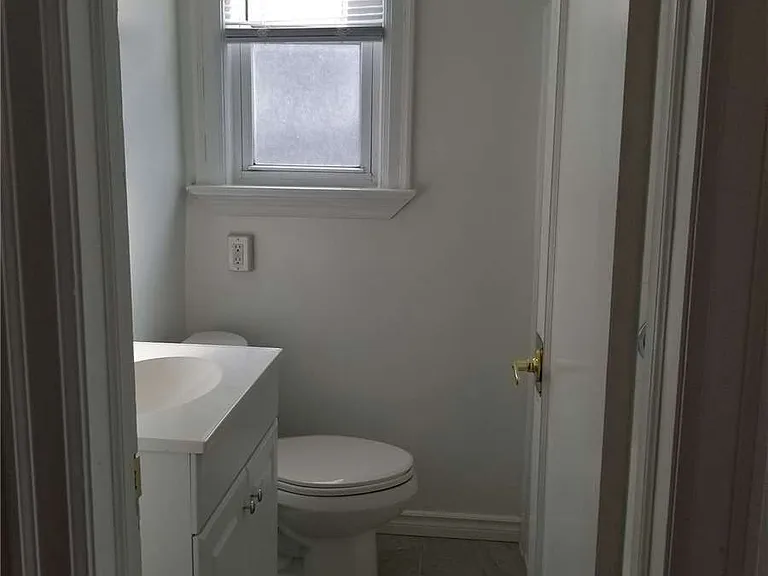 1013 Castlefield Ave N #MAIN — Photo 7