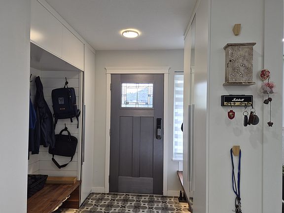 2nd image of 1858 Walnut Cres