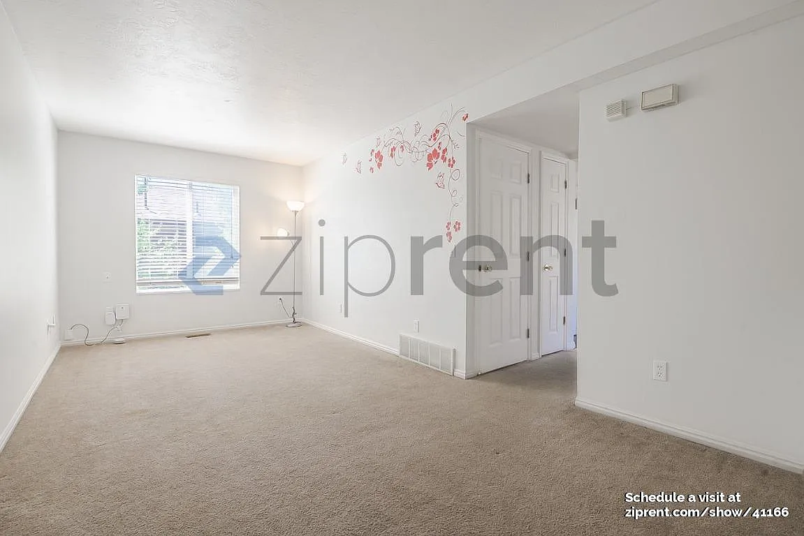 5 bed, 2.5 bath, 1900 sqft, $2,980 — Photo 4