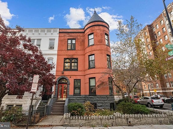 3rd image of 2032 15th St NW APT 2