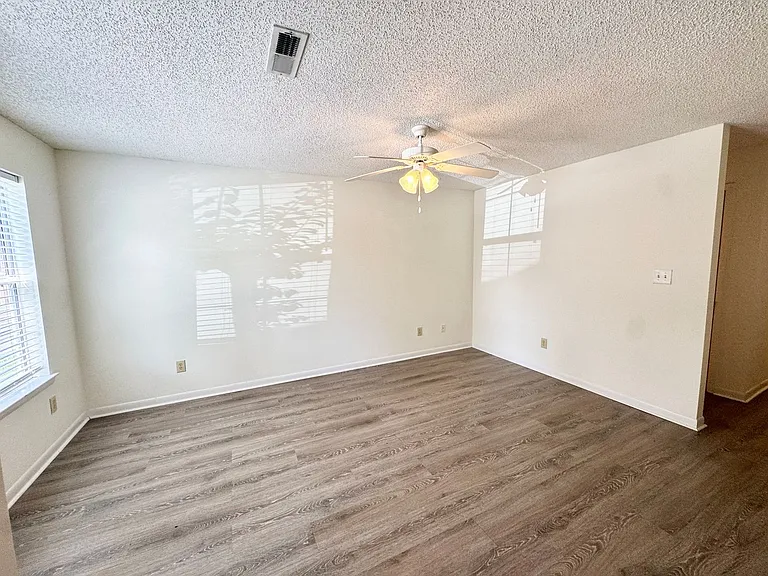 1100 Pine St #B — Photo 16