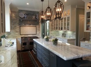 2 Rue Du Lac St, Dallas, TX 75230