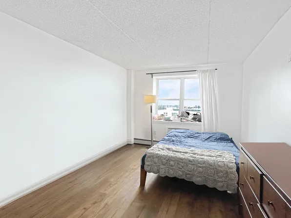 79-14 Rockaway Beach Boulevard image 7 of 15