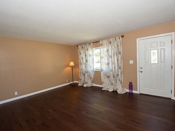 3rd image of 1716 Crestwood Blvd