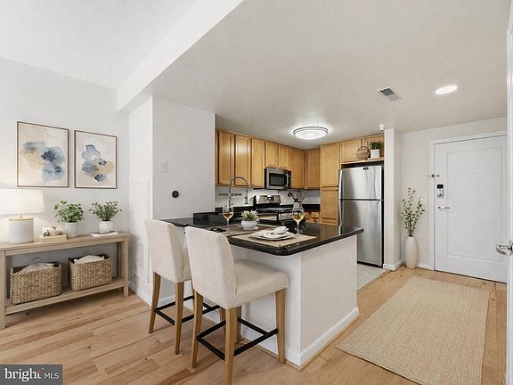 4th image of 355 I St SW APT 116