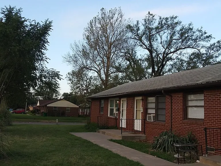 2945-2949 S Hydraulic Dr — Photo 1
