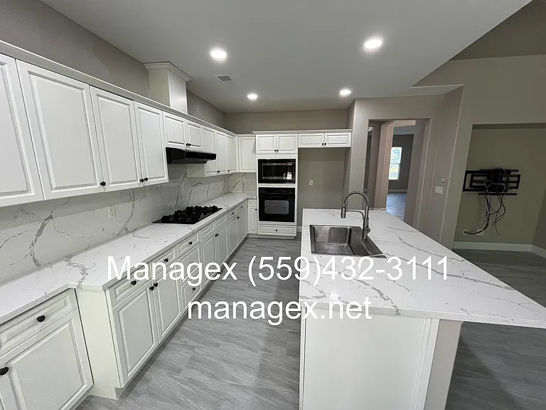 2175 Lester Ave — Photo 14
