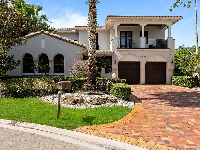 9521 Eden Mnr — Photo 15