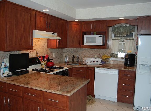 2nd image of 166 Ontario Ave