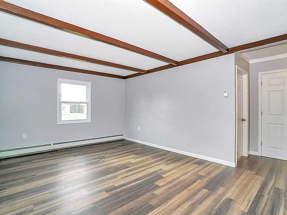 3rd image of 16 Silver Ln