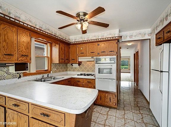 4th image of 6914 W Forest Preserve Dr