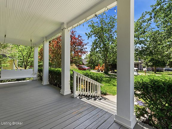2nd image of 209 Maple Ct