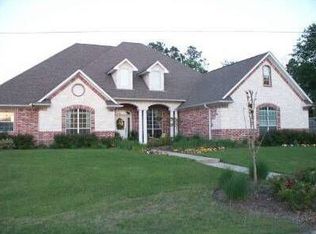 535 Honeysuckle Ln, Longview, TX 75605