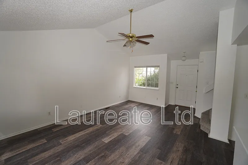 3 bed, 3.0 bath, 1400 sqft, $2,395 — Photo 3