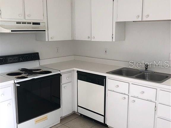 3rd image of 2933 Lake Louise Dr