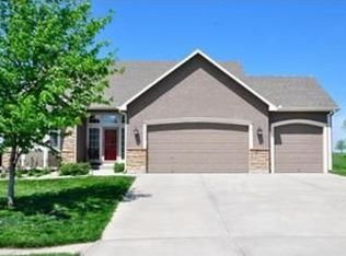 22359 S Jefferson St, Spring Hill, KS 66083