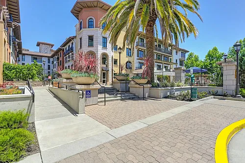 Renaissance Square Photo 1