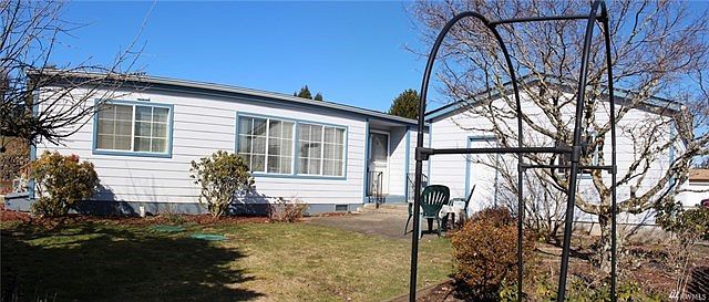 Attractive 3 bedroom/2 bath home in the popular Thunderbird Village 55+ park.  Detached 2 car garage with electric door opener and private backyard with territorial view.