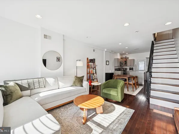 1827 Hoffman St, Philadelphia, PA 19145