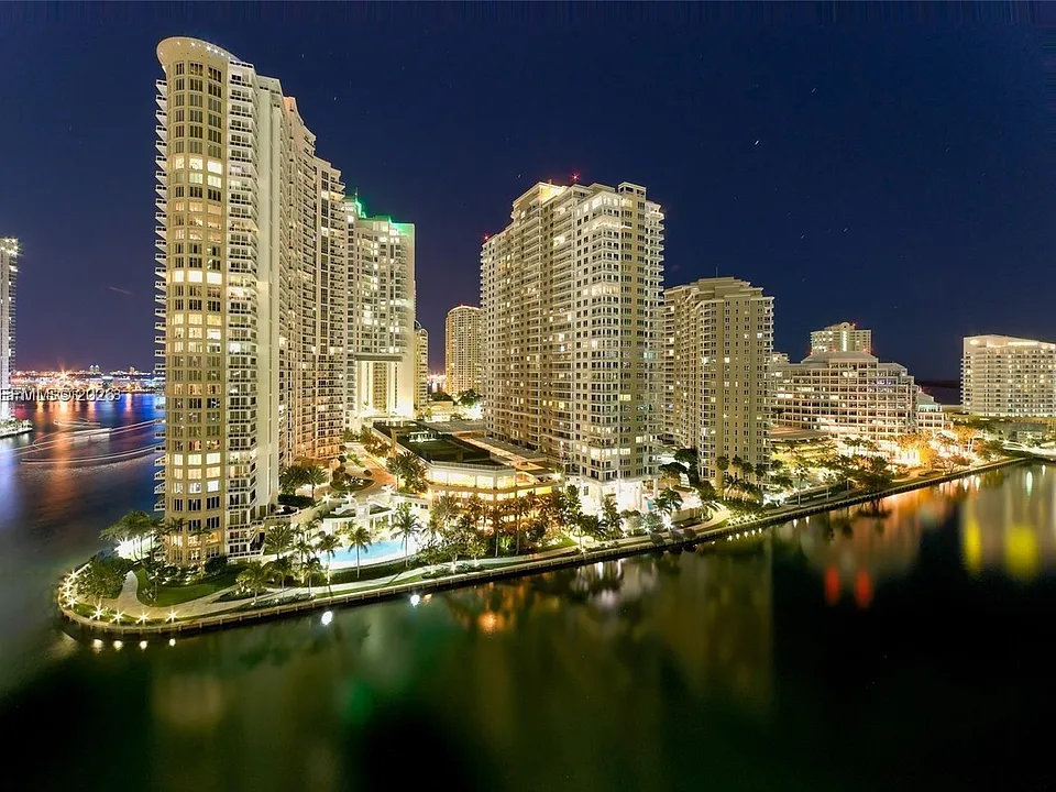 801 Brickell Key Blvd #L01