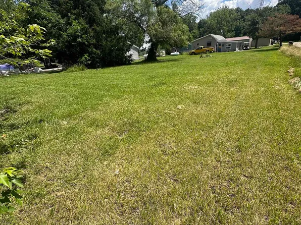 W B Dr, Albion, IN 46701