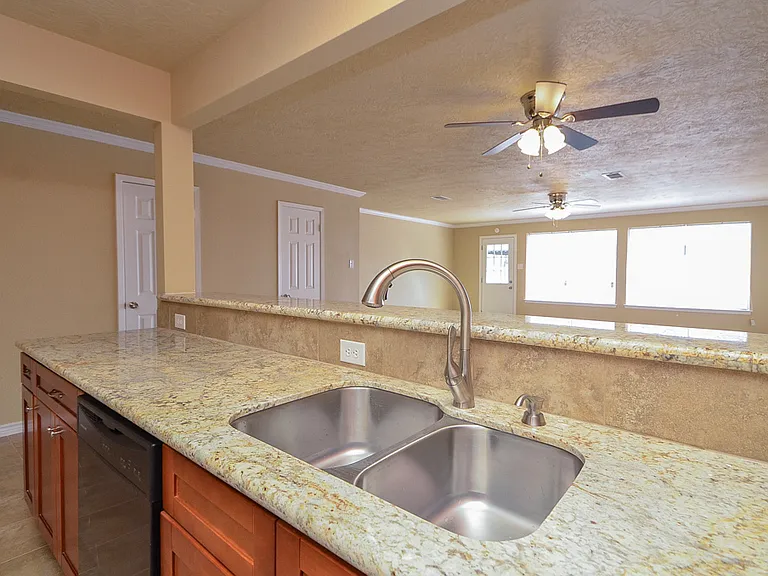 15337 Falmouth Ave — Photo 5