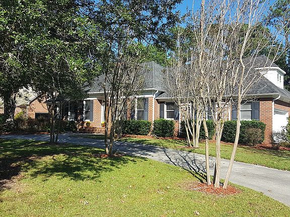 Circle driveway