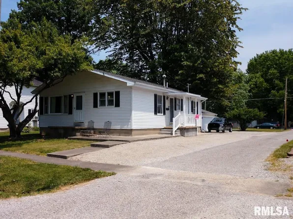 322 N Blair St, Virden, IL 62690