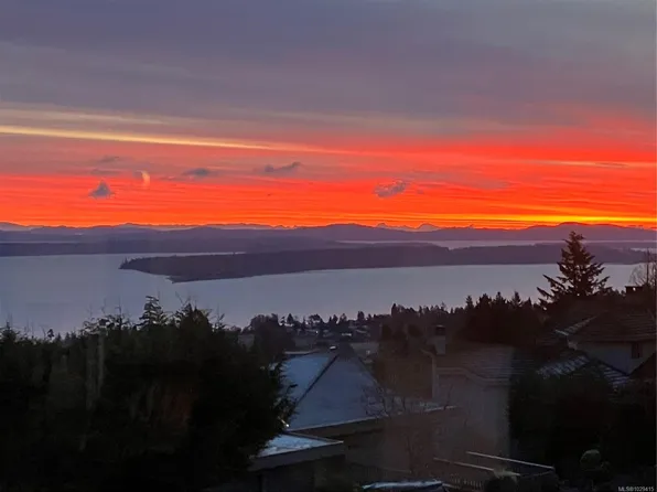 8874 Park Pacific Ter, North Saanich, BC V8L 4S1