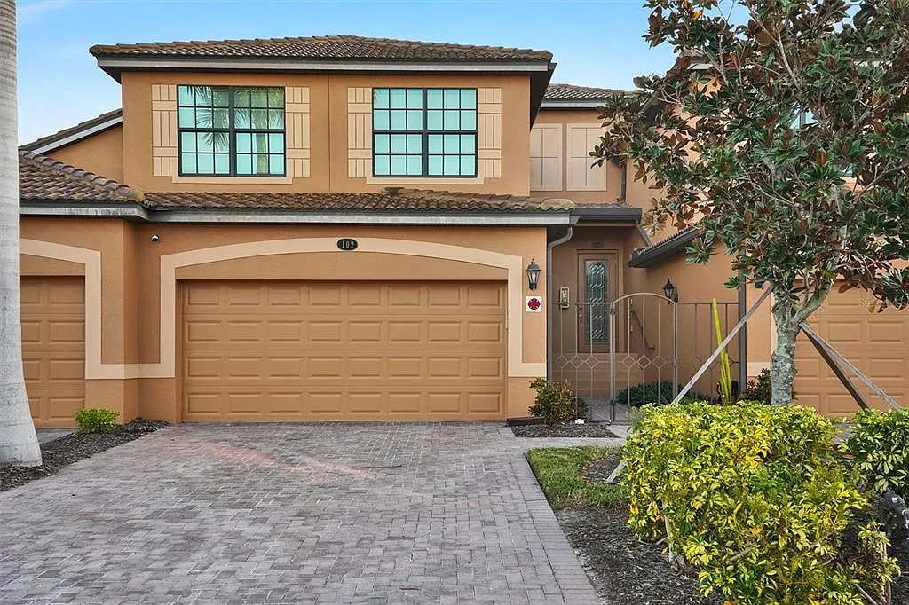 3 bed, 2.0 bath, 2108 sqft, $5,500 — Photo 1