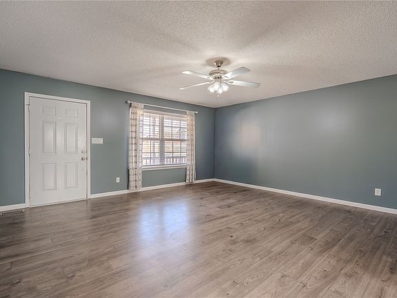 5th image of 804 Clark Rd