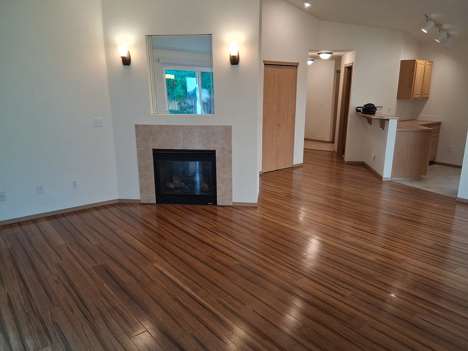 3 bed, 1217 sqft, $2,300 — Photo 1