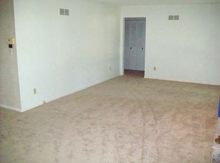 20 Barnes Dr, Decatur, IL 62526