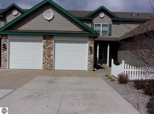 882 Meadow View Ct, Cadillac, MI 49601
