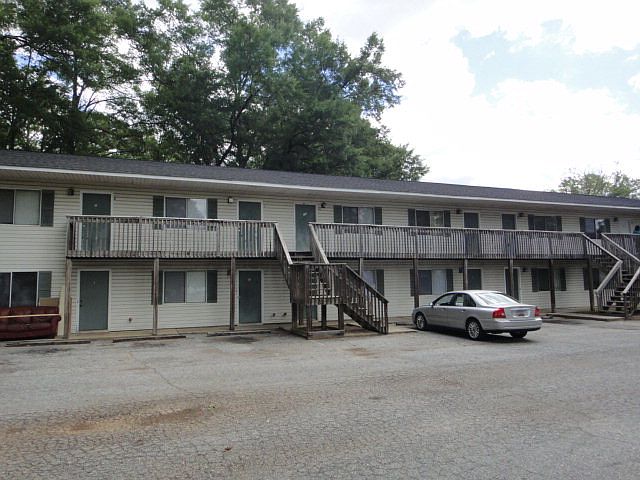 2nd image of 609 Highland Park Dr