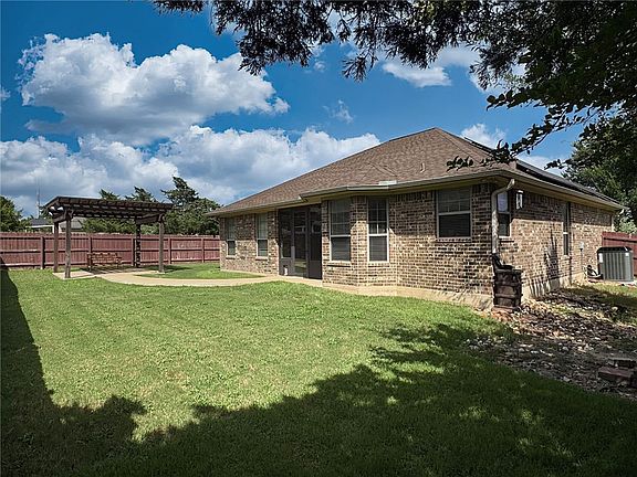 5th image of 2105 Ella Ln