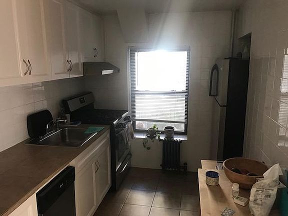 4th image of 48 Mulberry St APT 3A
