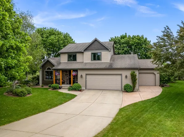 729 Parkway Dr, Mount Horeb, WI 53572