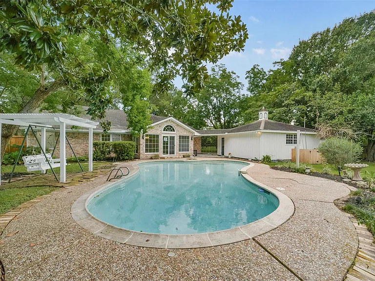 110 Hillcrest Dr — Photo 37