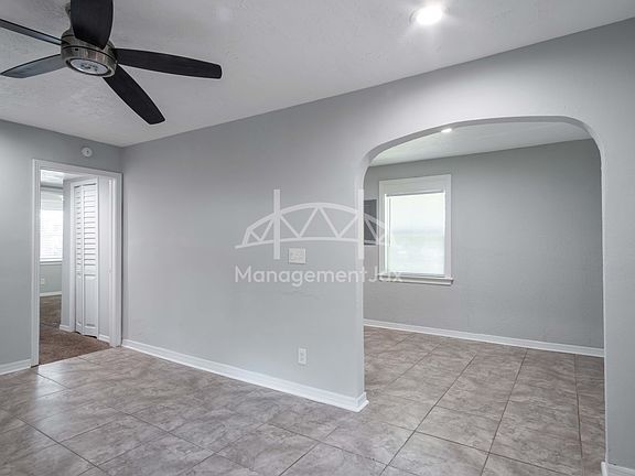 4th image of 3824 Penton St