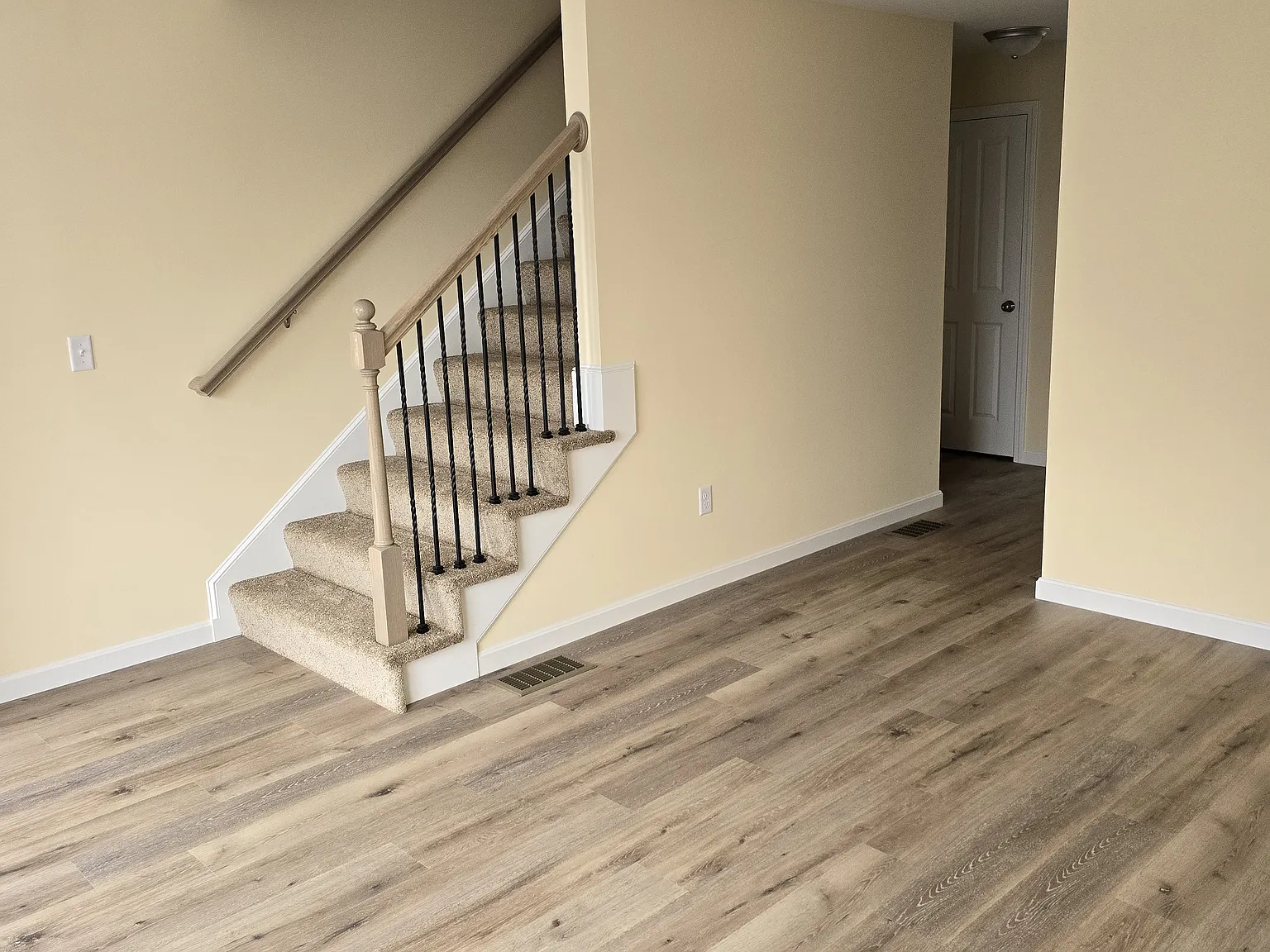 2 bed, 1.5 bath, 1240 sqft, $2,670 — Photo 3
