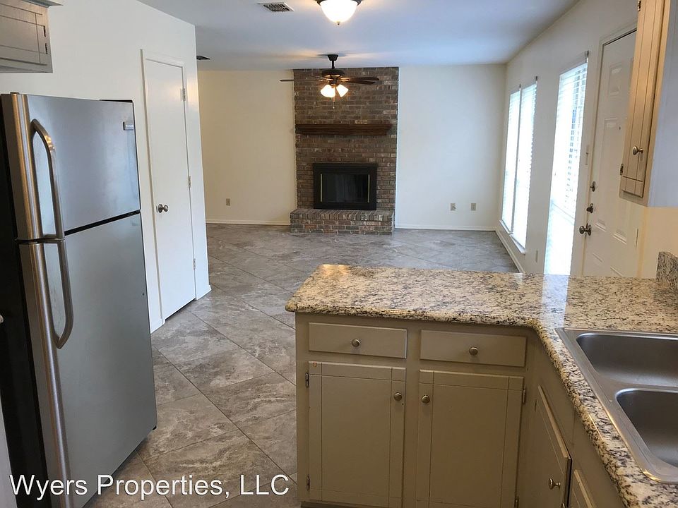 1st image of 2100 Oak Hollow St #B