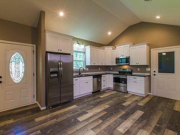3rd image of 298 Tanoak Ln